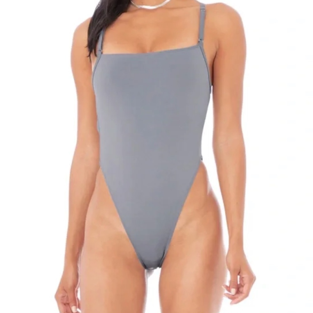 NWOT ALO YOGA THRILL SEEKER BODYSUIT